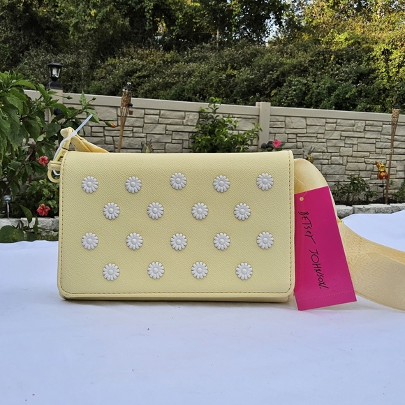 Betsey Johnson Yellow Floral Crossbody Bag - Picture 2 of 7